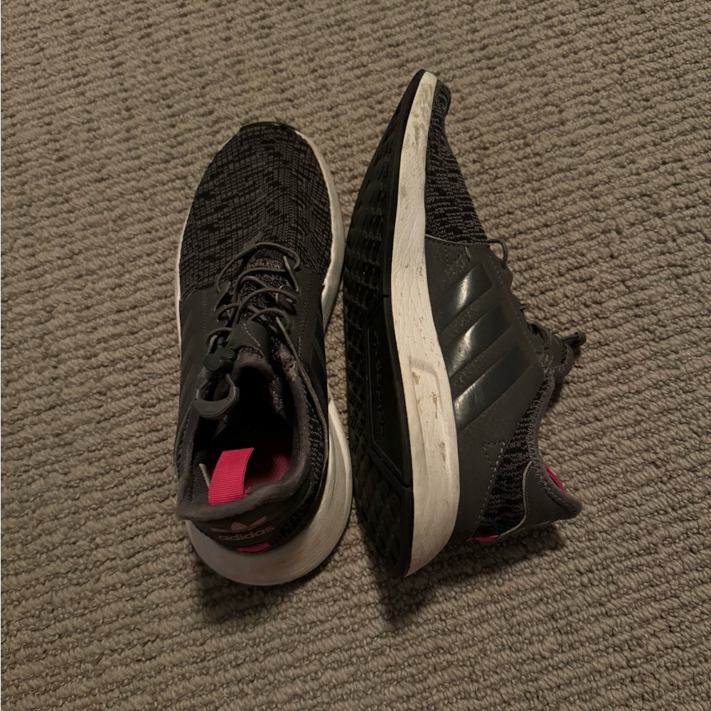 Adidas Size 5 Tennis Shoes